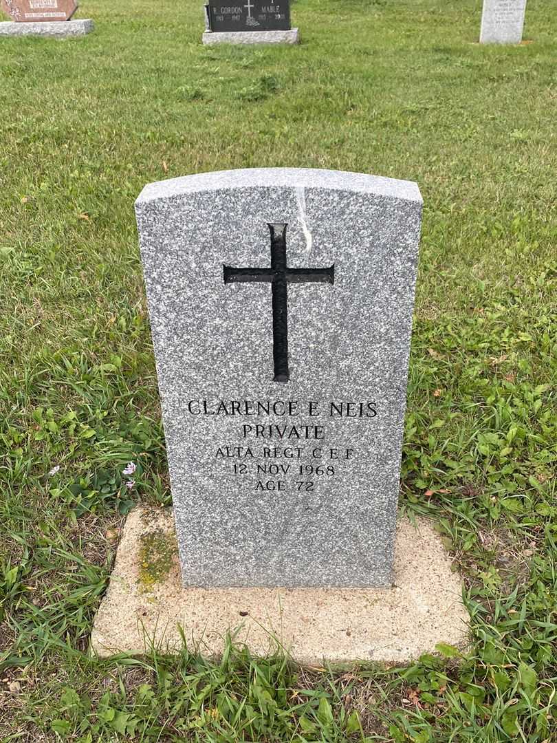 Clarence E. Neis's grave. Photo 1