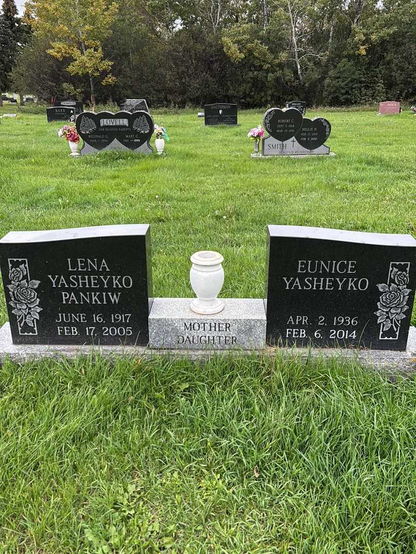 Lena Pankiw's grave. Photo 1