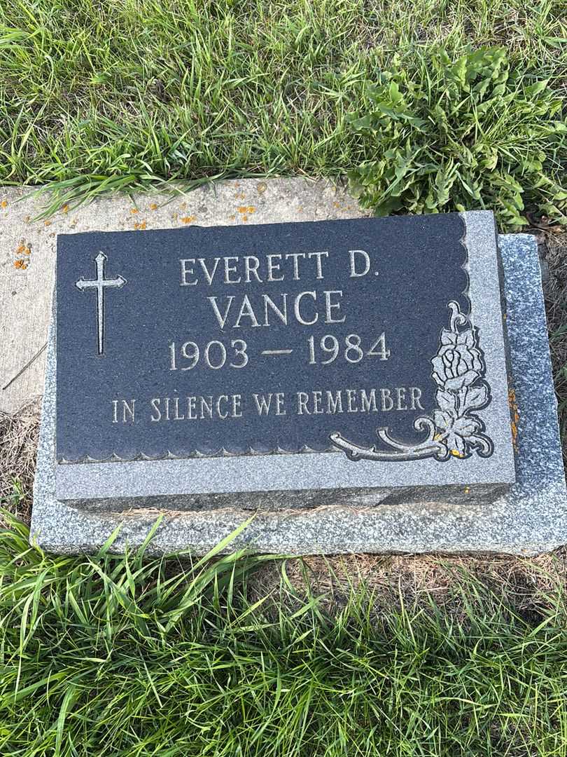 Everett DeLacey Vance's grave. Photo 1