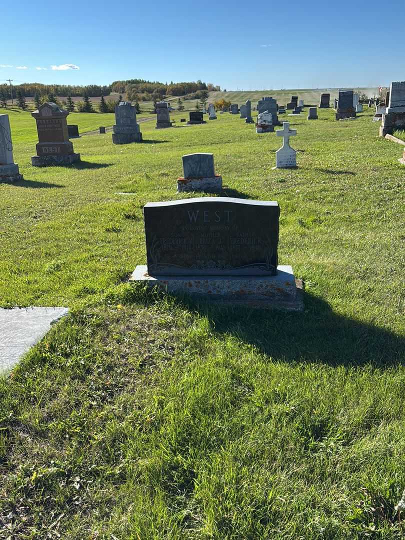 D. D. S. Frederick Victor West Senior's grave. Photo 2